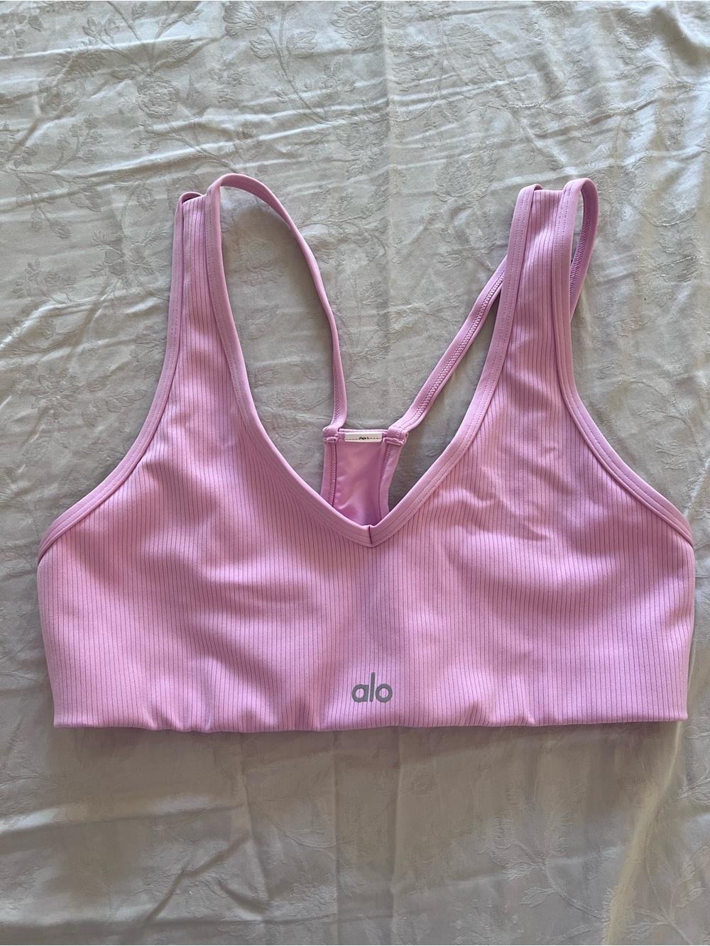 ALO Yoga Women’s sweet Pink Ribbed V-Neck Sports Bra